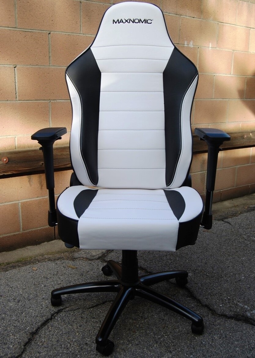 Maxnomic Commander S BWE PC Gaming Chair Review, In The Hot Seat