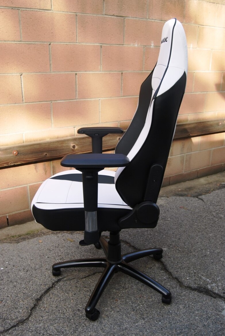 Maxnomic Commander S BWE PC Gaming Chair Review, In The Hot Seat
