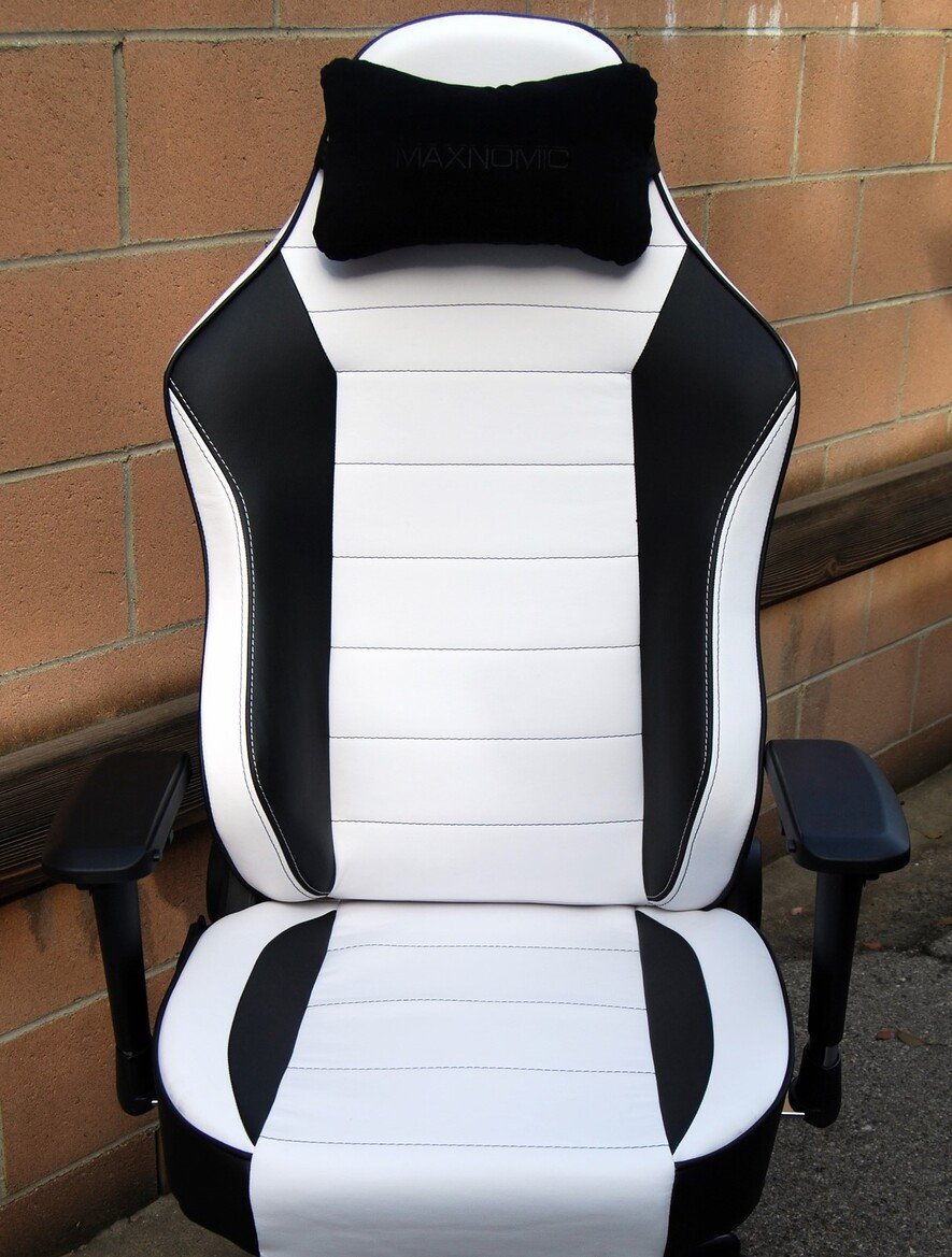 Maxnomic Commander S BWE PC Gaming Chair Review, In The Hot Seat