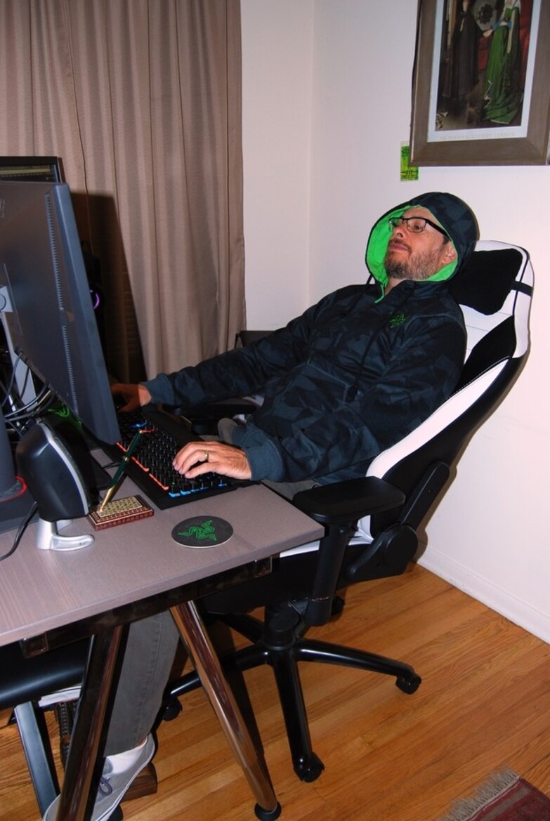 Maxnomic Commander S BWE PC Gaming Chair Review, In The Hot Seat