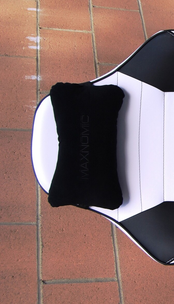 Maxnomic Commander S BWE PC Gaming Chair Review, In The Hot Seat
