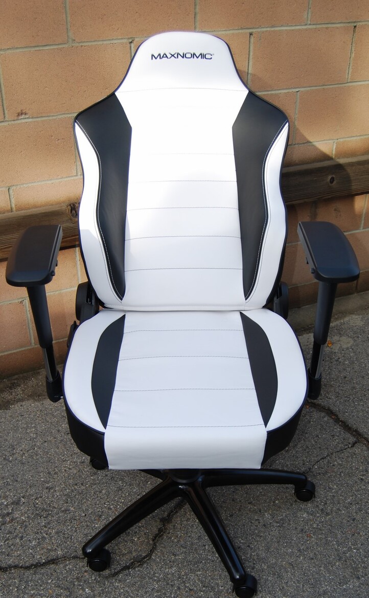 Maxnomic Commander S BWE PC Gaming Chair Review, In The Hot Seat