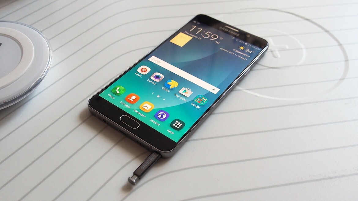Fondling Samsung's Next Big Thing, Galaxy S6 Edge+ And Note 5 Hands On