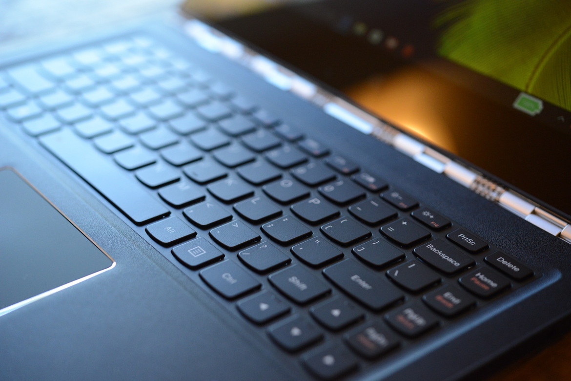 Lenovo Yoga 900 Review: Brains, Beauty, and Brawn