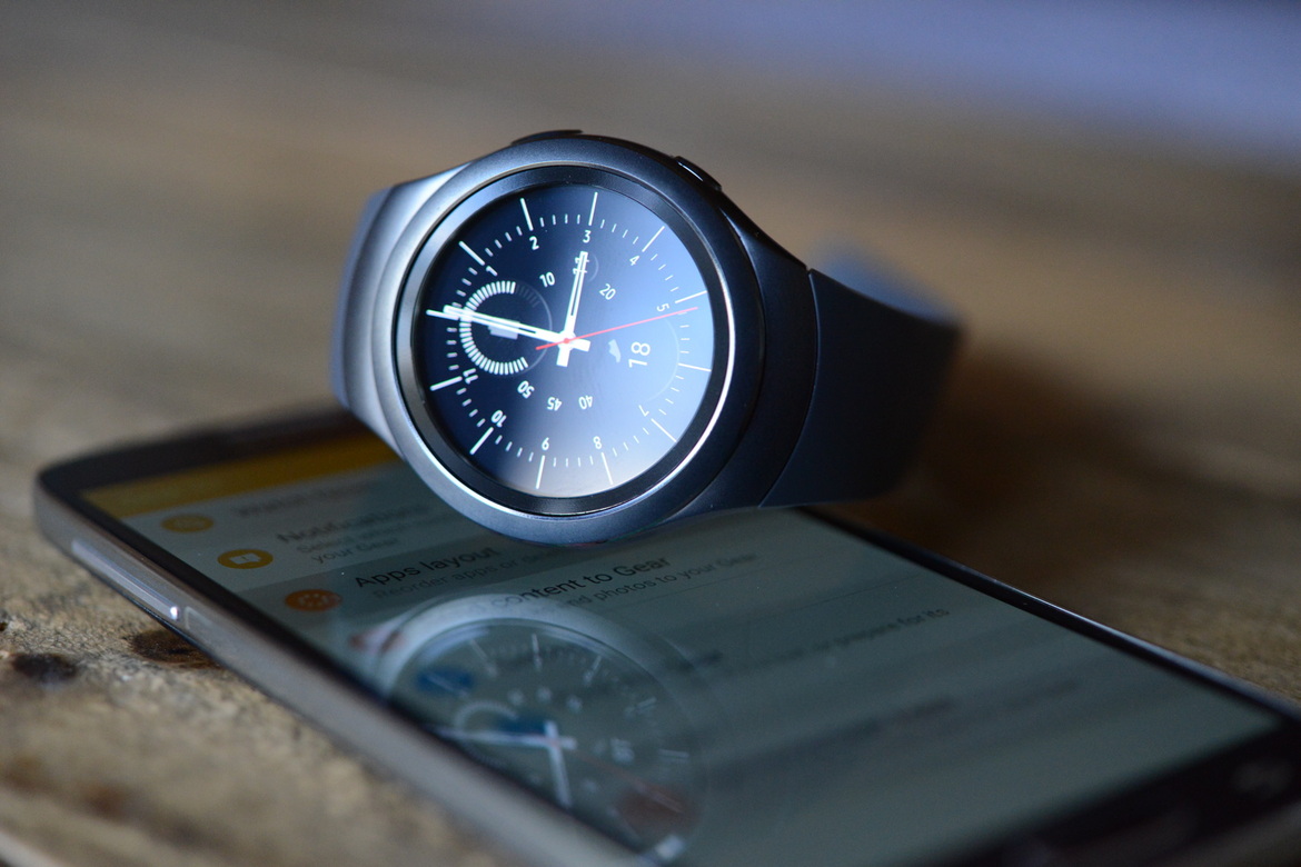 Samsung Gear S2 Smartwatch Review: Tizen Excels