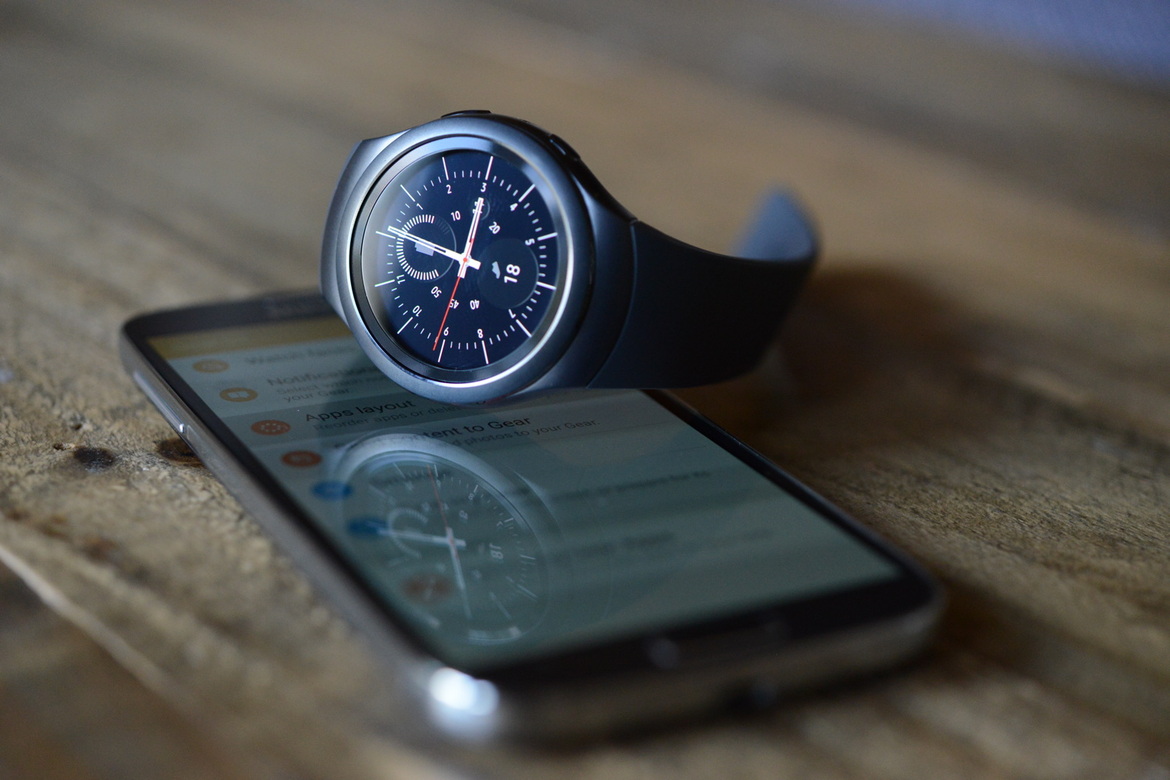 Samsung Gear S2 Smartwatch Review: Tizen Excels