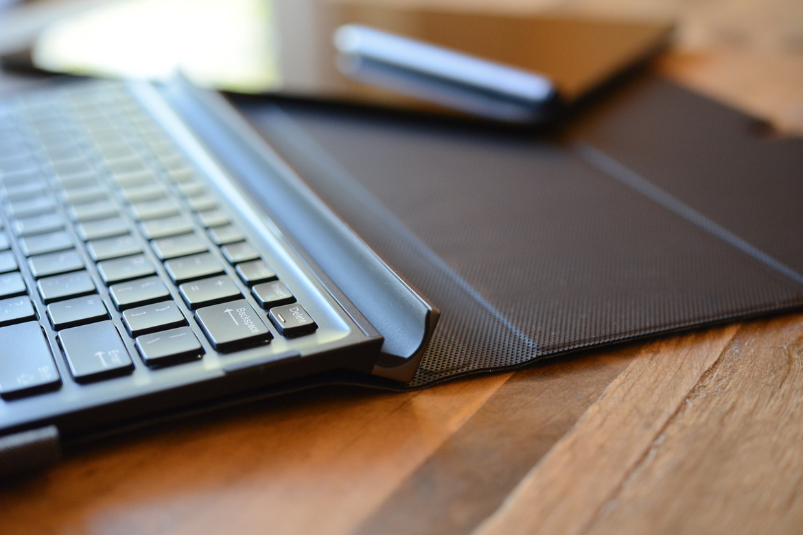 Dell XPS 12 (2016) Review: Core m-Powered 2-in-1 Laptop Convertible