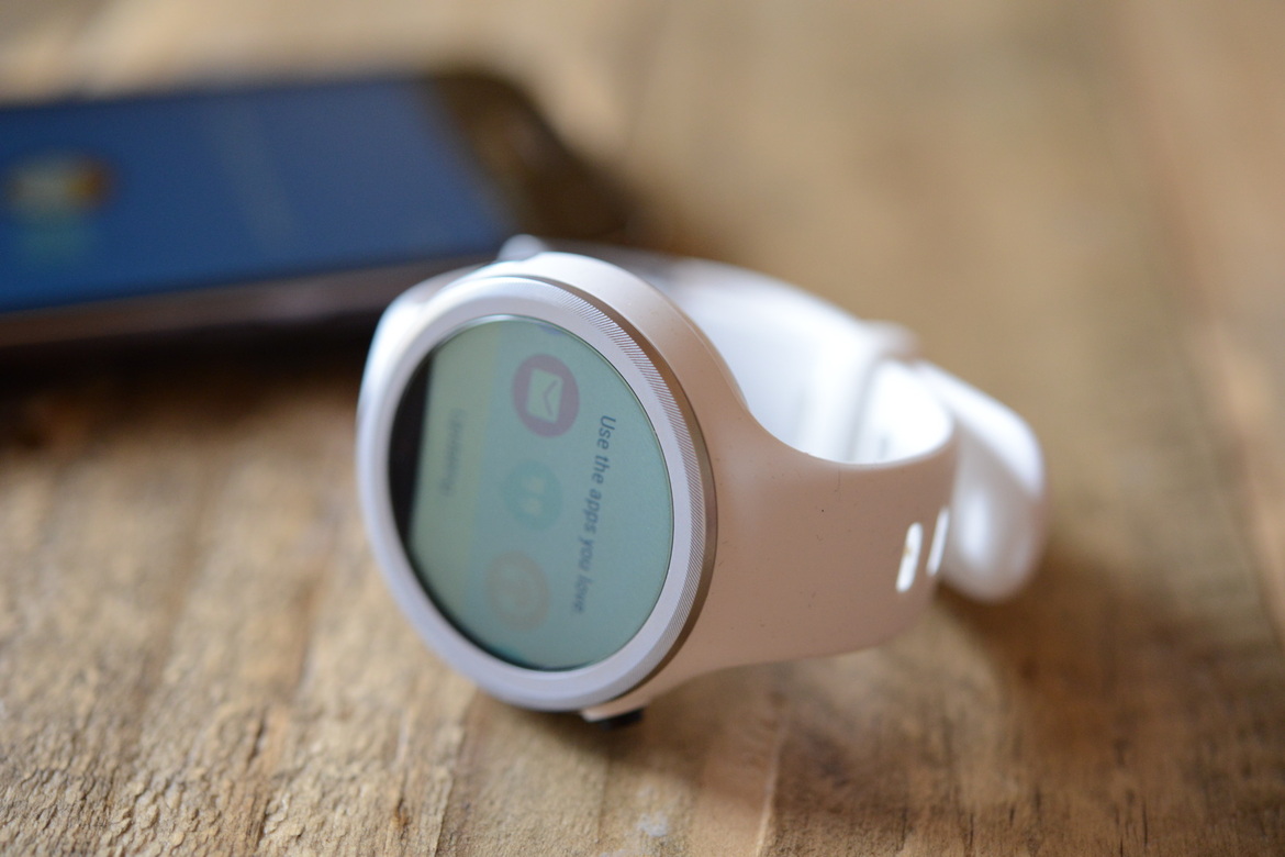 Moto 360 Sport Review: A Smartwatch Fitness Tracking Hybrid