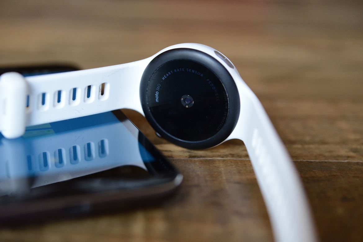 Moto 360 Sport Review: A Smartwatch Fitness Tracking Hybrid