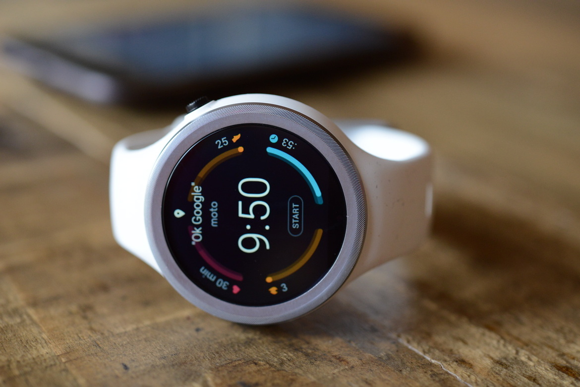 Moto 360 Sport Review: A Smartwatch Fitness Tracking Hybrid