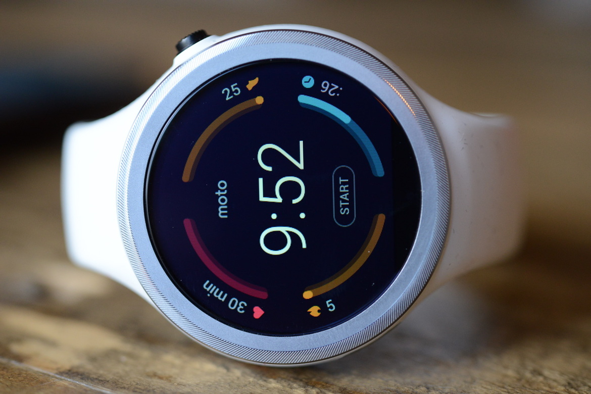 Moto 360 Sport Review: A Smartwatch Fitness Tracking Hybrid