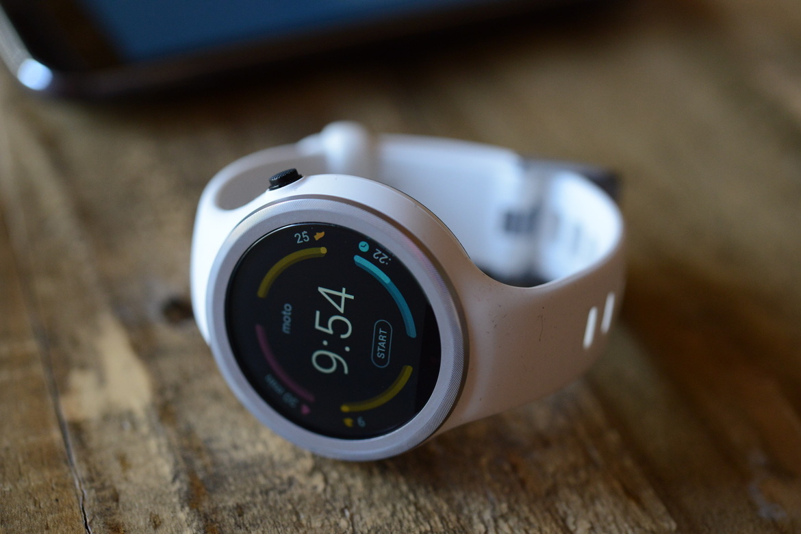 Moto 360 Sport Review: A Smartwatch Fitness Tracking Hybrid