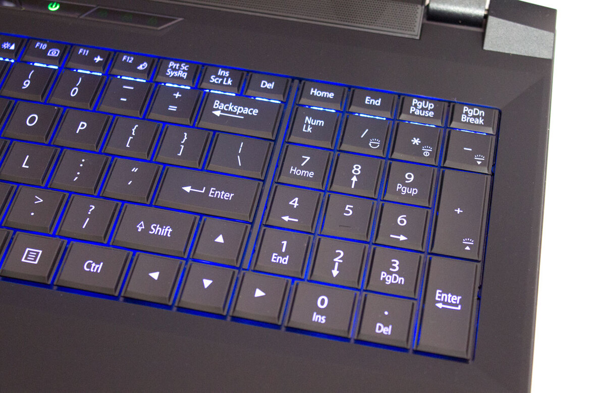 Mythlogic Deimos Gaming Laptop Review: GeForce GTX 980M And Desktop Skylake