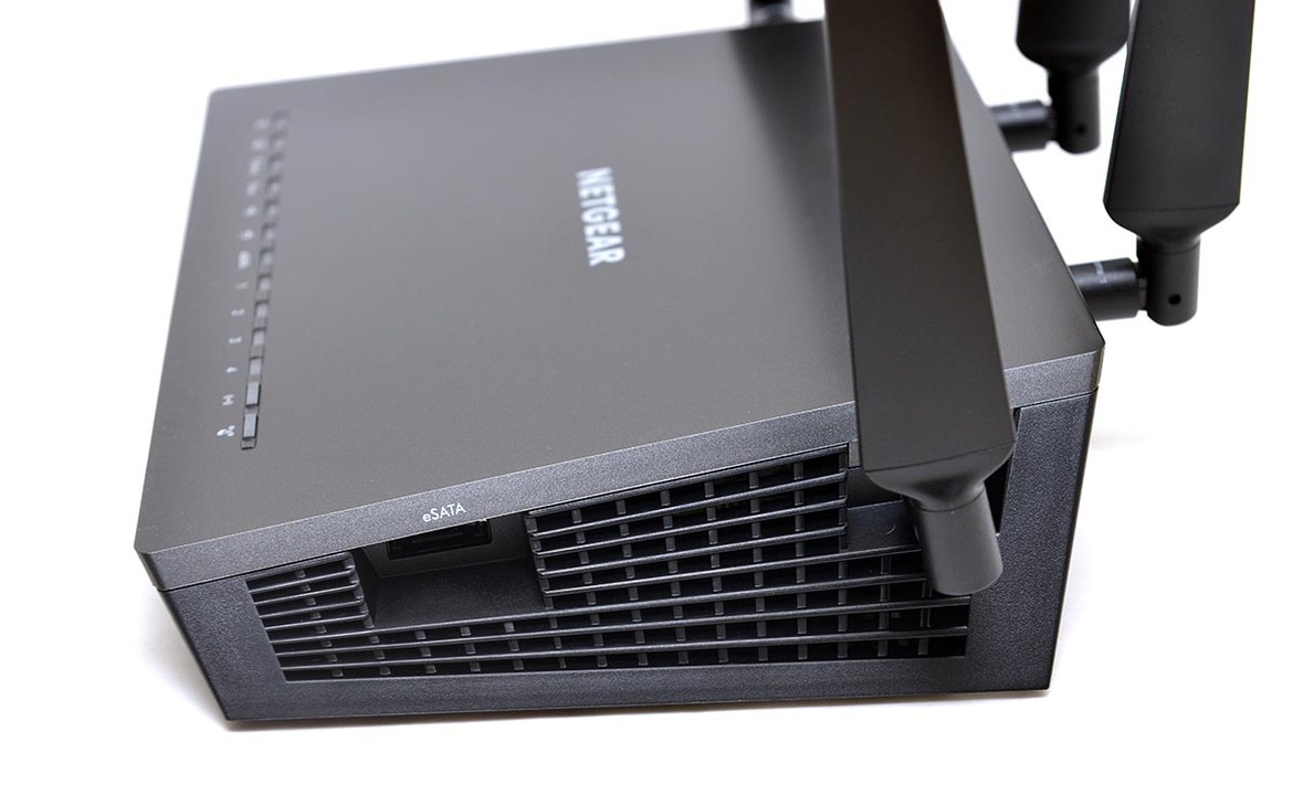 MU-MIMO Router Head-to-Head: Linksys EA7500 vs. Netgear Nighthawk X4S