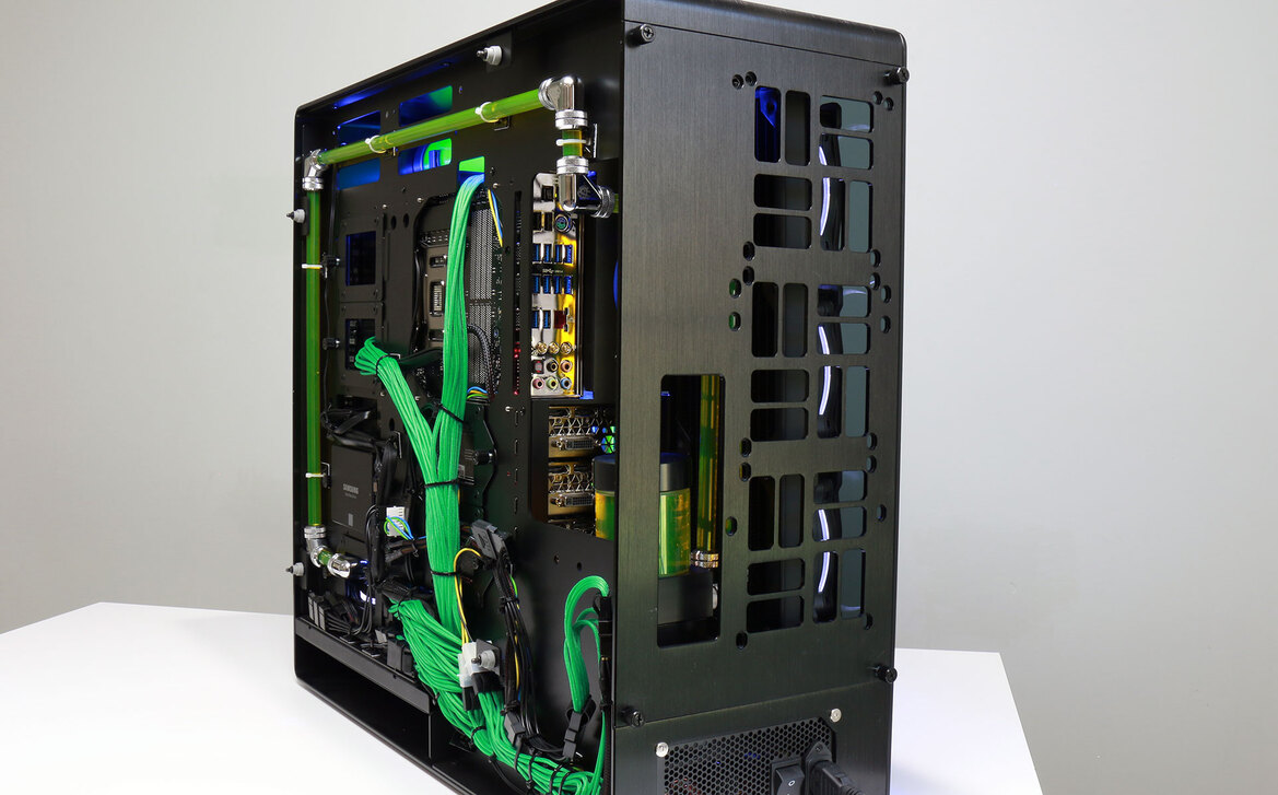 Maingear RUSH SuperStock X99 Review: PC Gaming Like A Boss