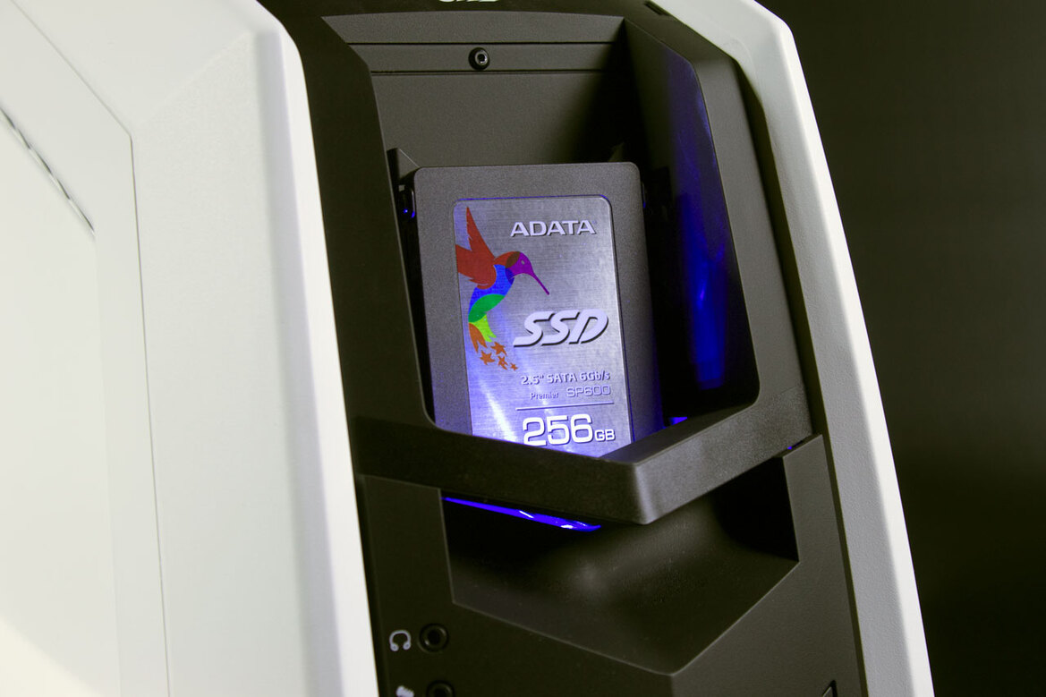 iBuypower Revolt 2 Review: A Powerful, Portable Gaming Desktop