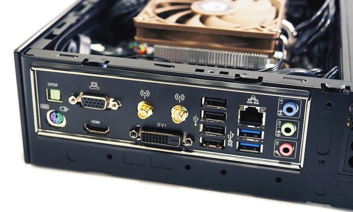 AMD FNATIC eSports SFF Gaming PC Hands On