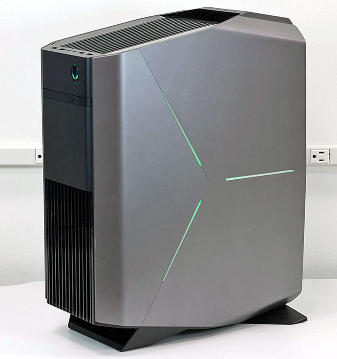 Alienware Aurora R5 Review: Small Stature, Big Performance