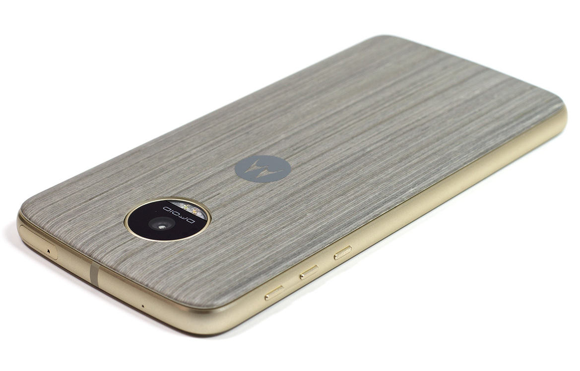 Moto Z Play Review: 8-Cores And Insane Battery Life