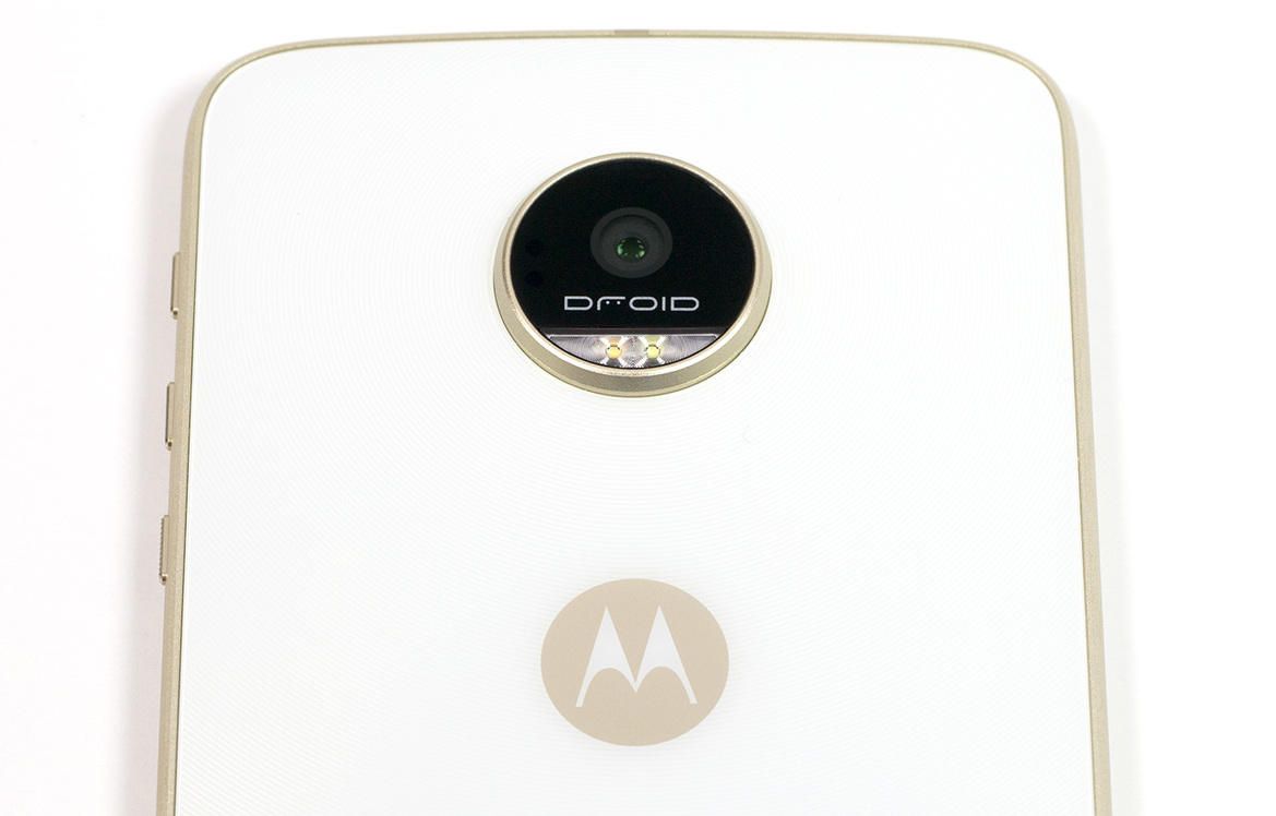 Moto Z Play Review: 8-Cores And Insane Battery Life