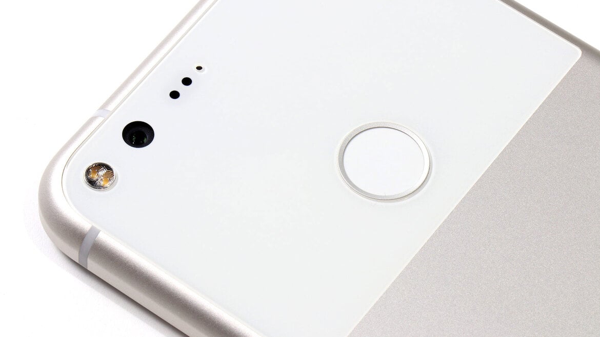 Google Pixel XL Vs. Samsung Galaxy S7 Edge: 6 Weeks With Android Nougat Purity