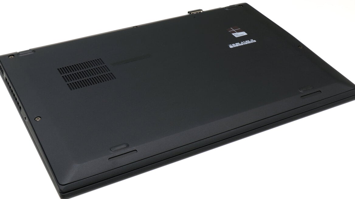 Lenovo ThinkPad X1 Carbon (2017) Review: Optimized Mobility