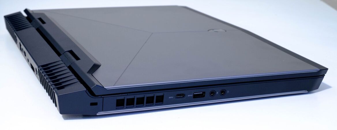 Alienware 17 R4 2017 Gaming Laptop Review: Powerful And Refined