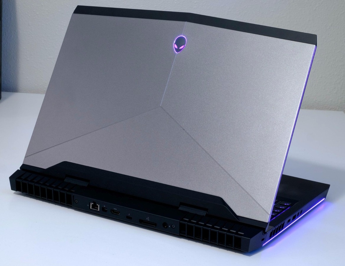Alienware 17 R4 2017 Gaming Laptop Review: Powerful And Refined