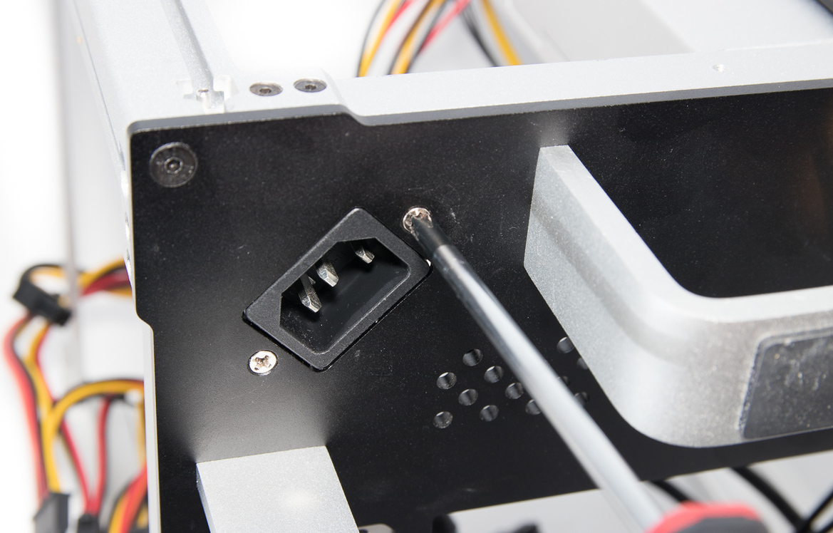 Streacom DB-4 Silent Kaby Lake Media PC Build: The Sound Of Silence