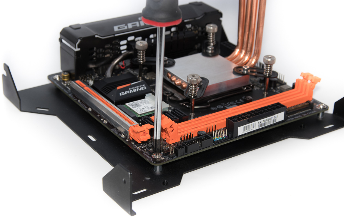 Streacom DB-4 Silent Kaby Lake Media PC Build: The Sound Of Silence