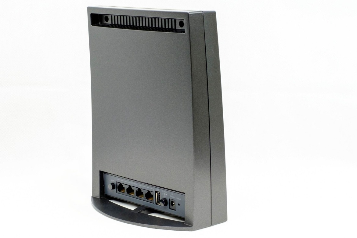 Netgear Nighthawk X6S Tri-Band Mesh Extender Review: A Simple Fix for Wi-Fi Woes