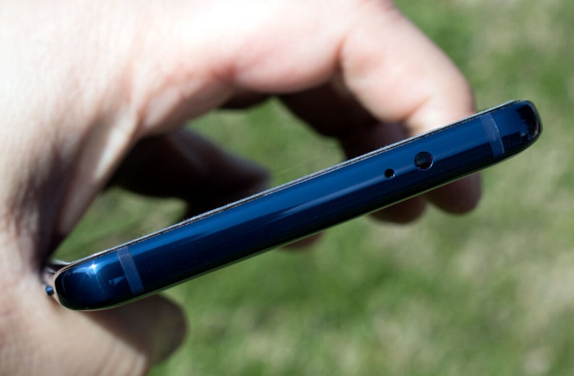 Huawei Mate 10 Pro Review: Impressive Camera, Battery Life And A Funky UI