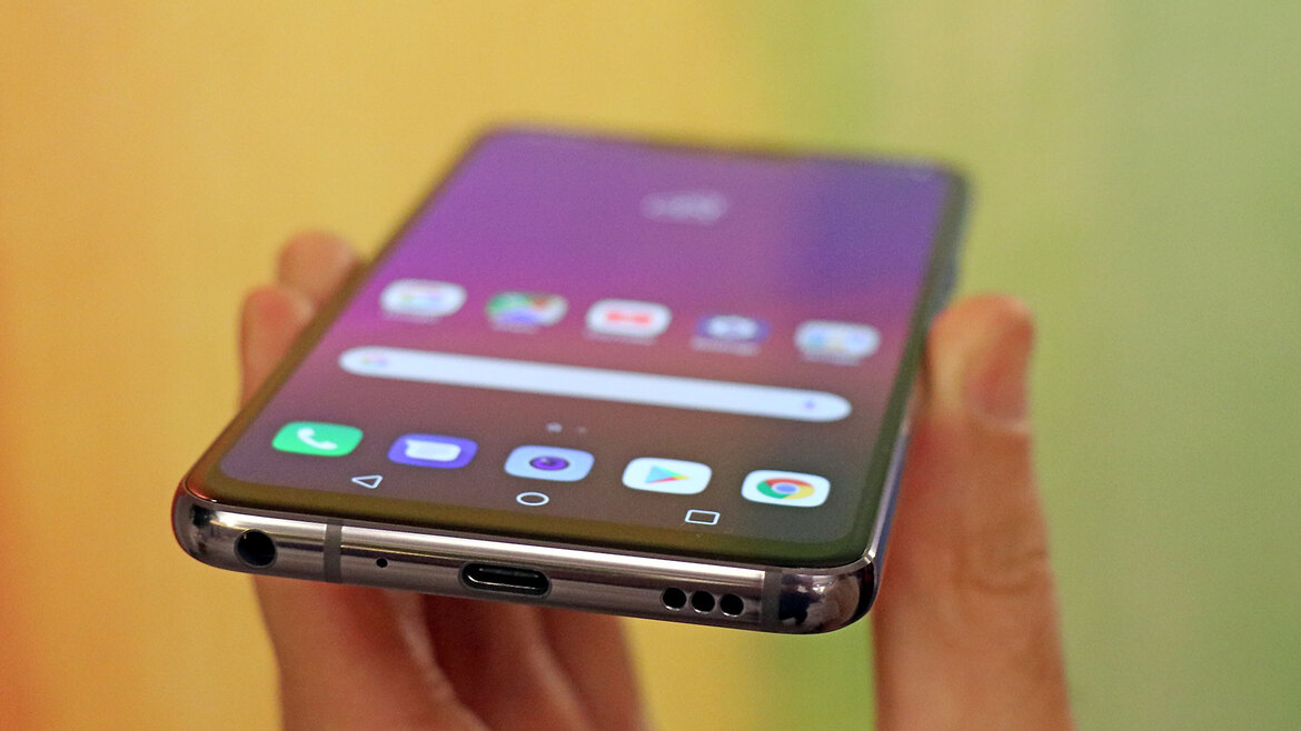 LG G7 ThinQ Review: Punchy Display, Big Audio, Smart AI