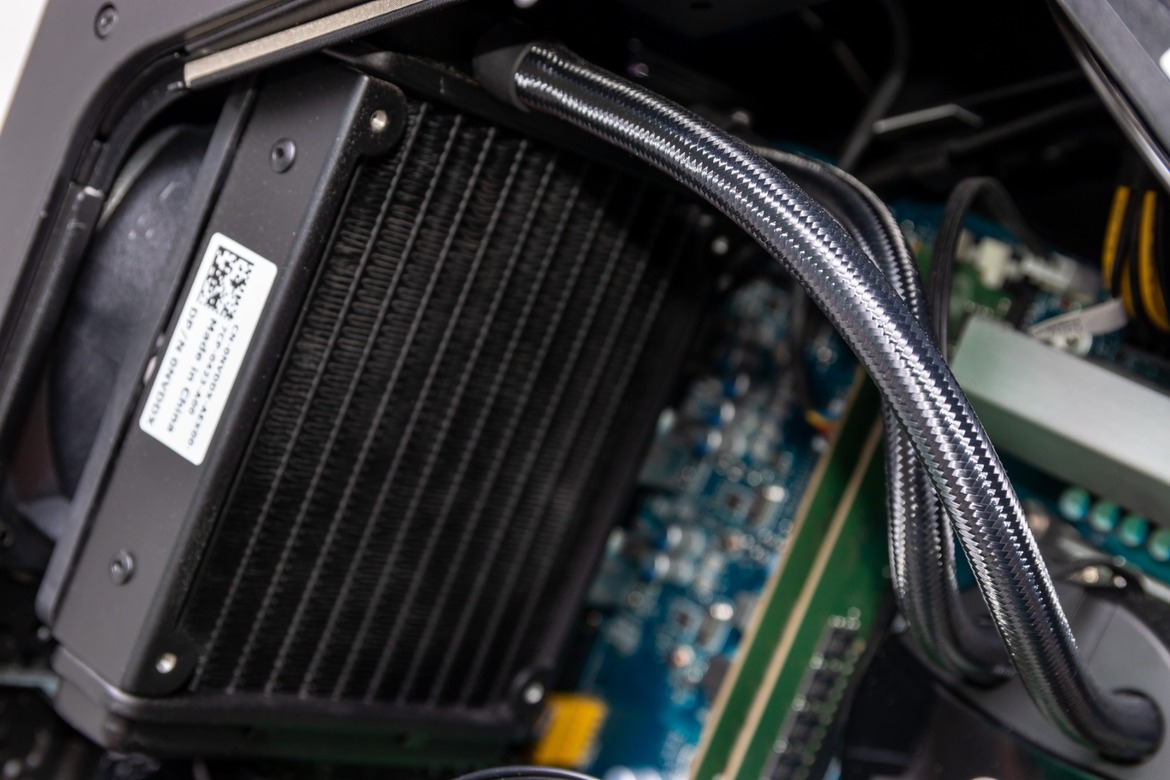 Alienware Area-51 R5 (2018) Review: Liquid Cooled GPUs, Skylake-X Firepower