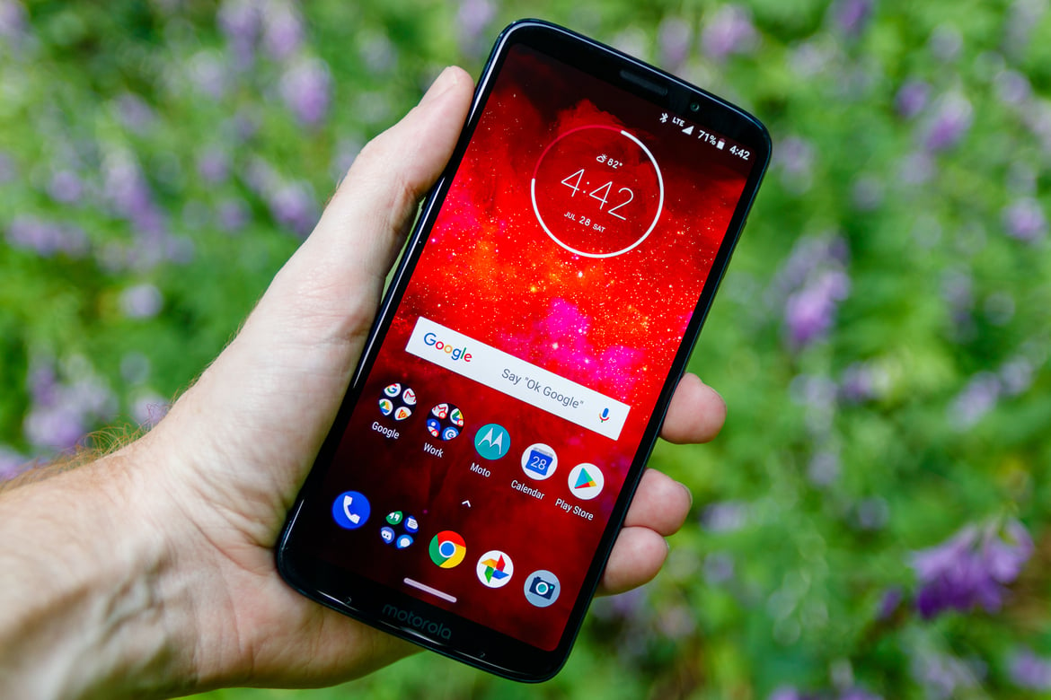 Moto Z3 Play Review: Have Mods, Will Travel