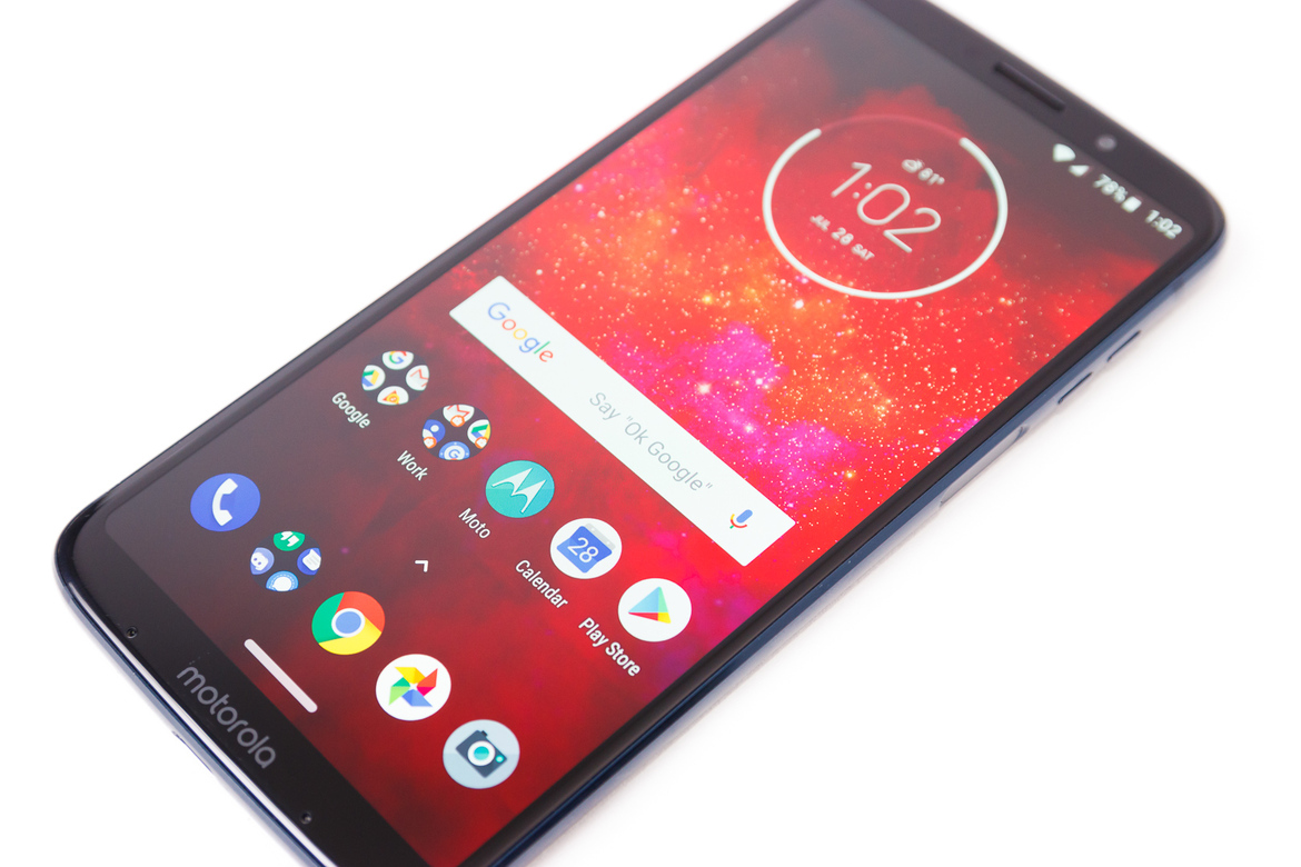 Moto Z3 Play Review: Have Mods, Will Travel