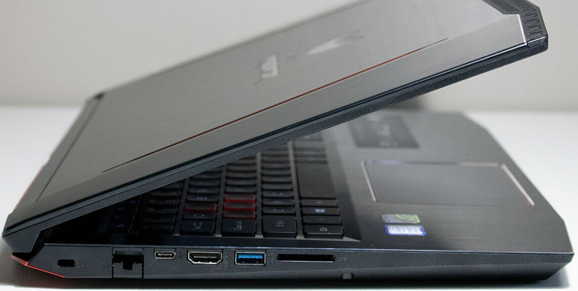 Acer Predator Helios 300 Review: An Overclockable Gaming Laptop With 144Hz Display