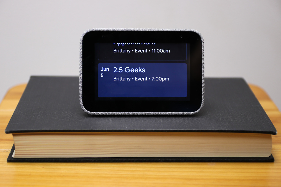Lenovo Smart Clock Review: A Bedside Google Assistant