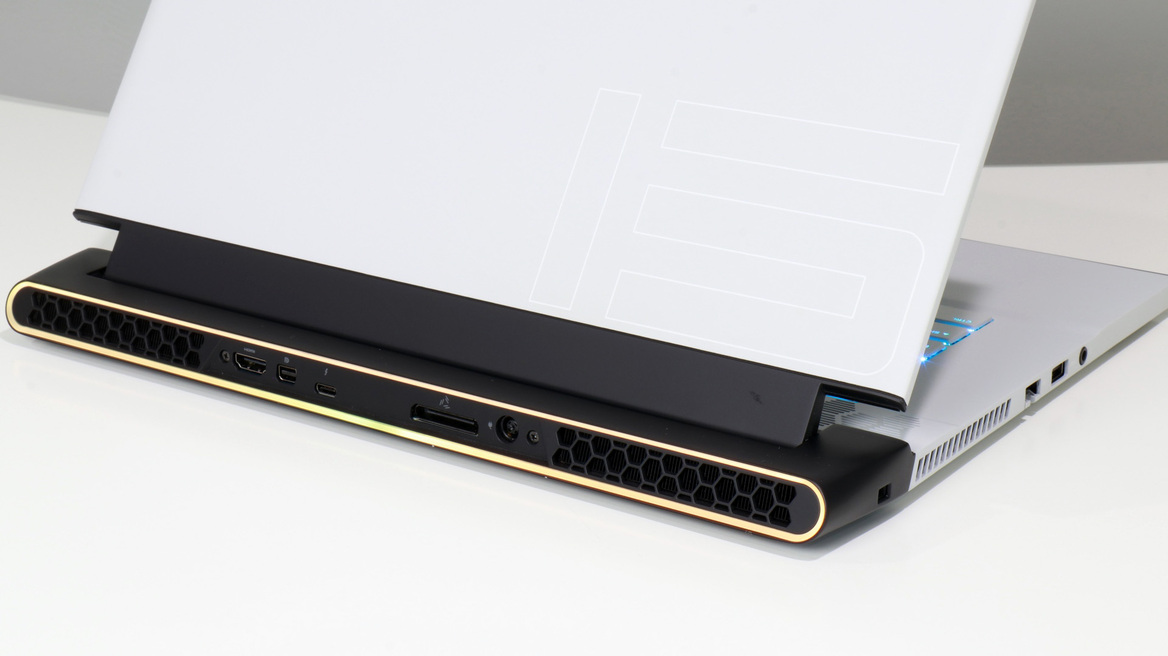 Alienware m15 R2 Review: Beautiful OLED, Beastly Performance