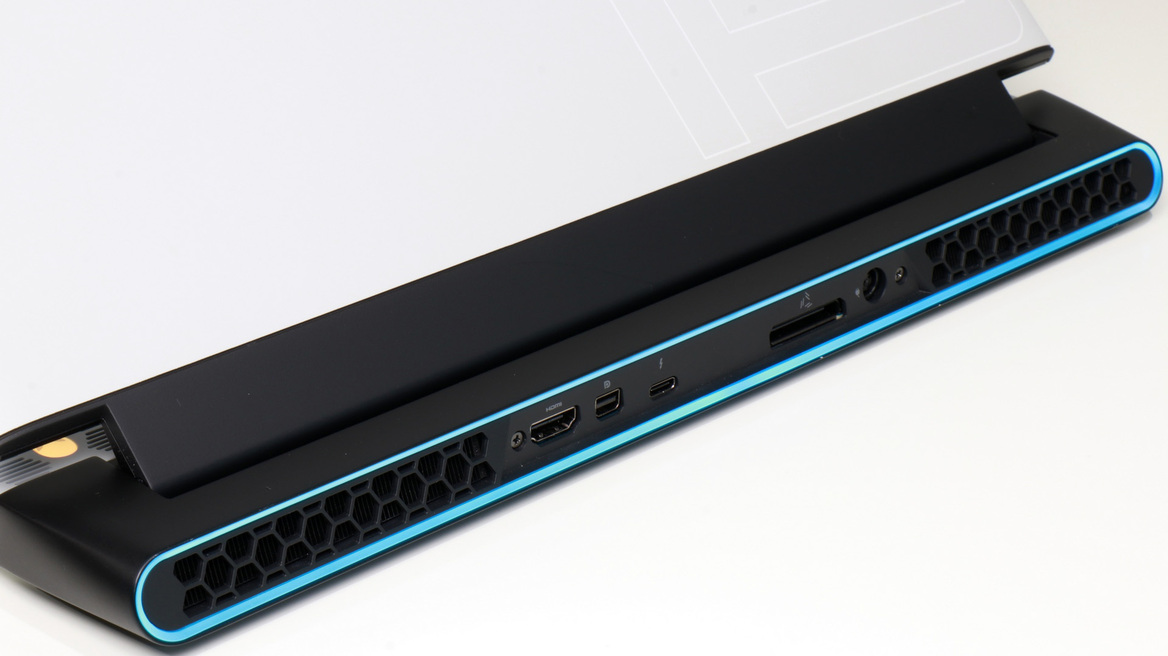 Alienware m15 R2 Review: Beautiful OLED, Beastly Performance