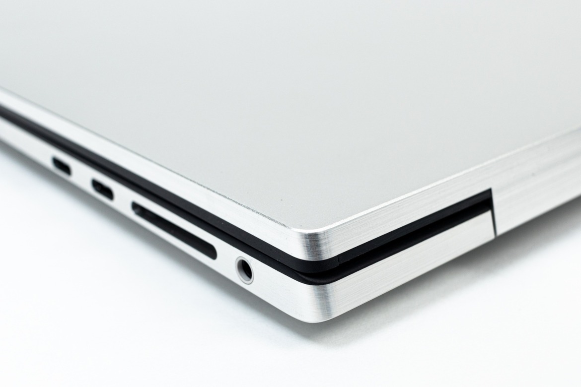 Dell XPS 17 9700 Review: The 17-Inch Laptop Gold Standard