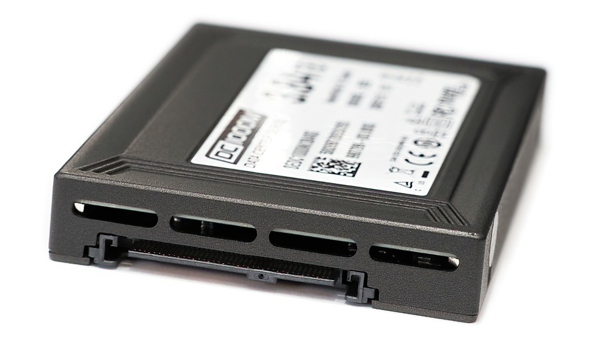 Kingston DC1000M SSD Review: Big, Fast NVMe Storage