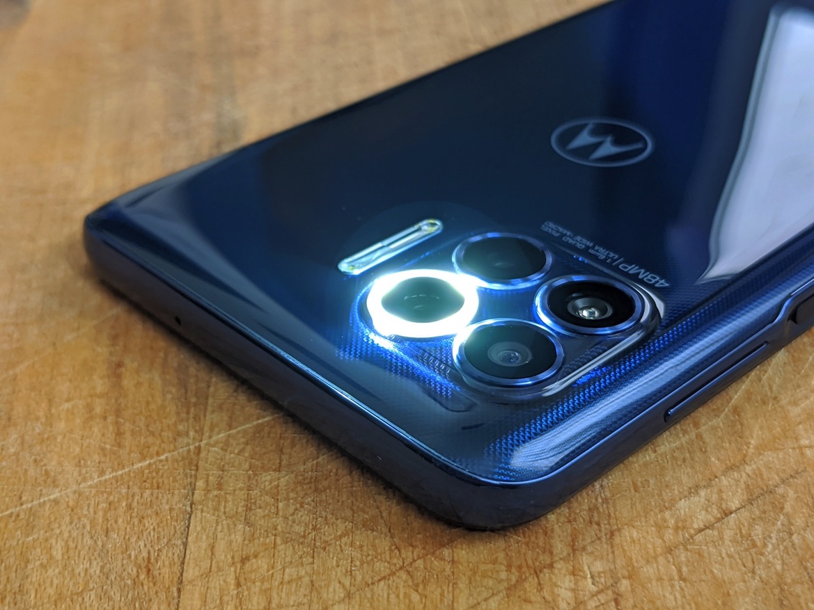 Moto One 5G Review: Killer Battery Life, Lackluster Cameras