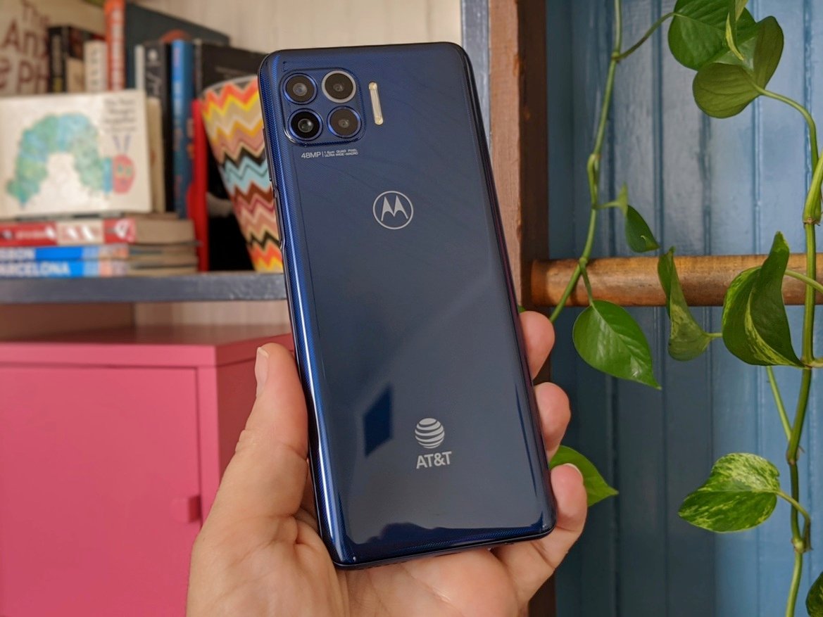 Moto One 5G Review: Killer Battery Life, Lackluster Cameras