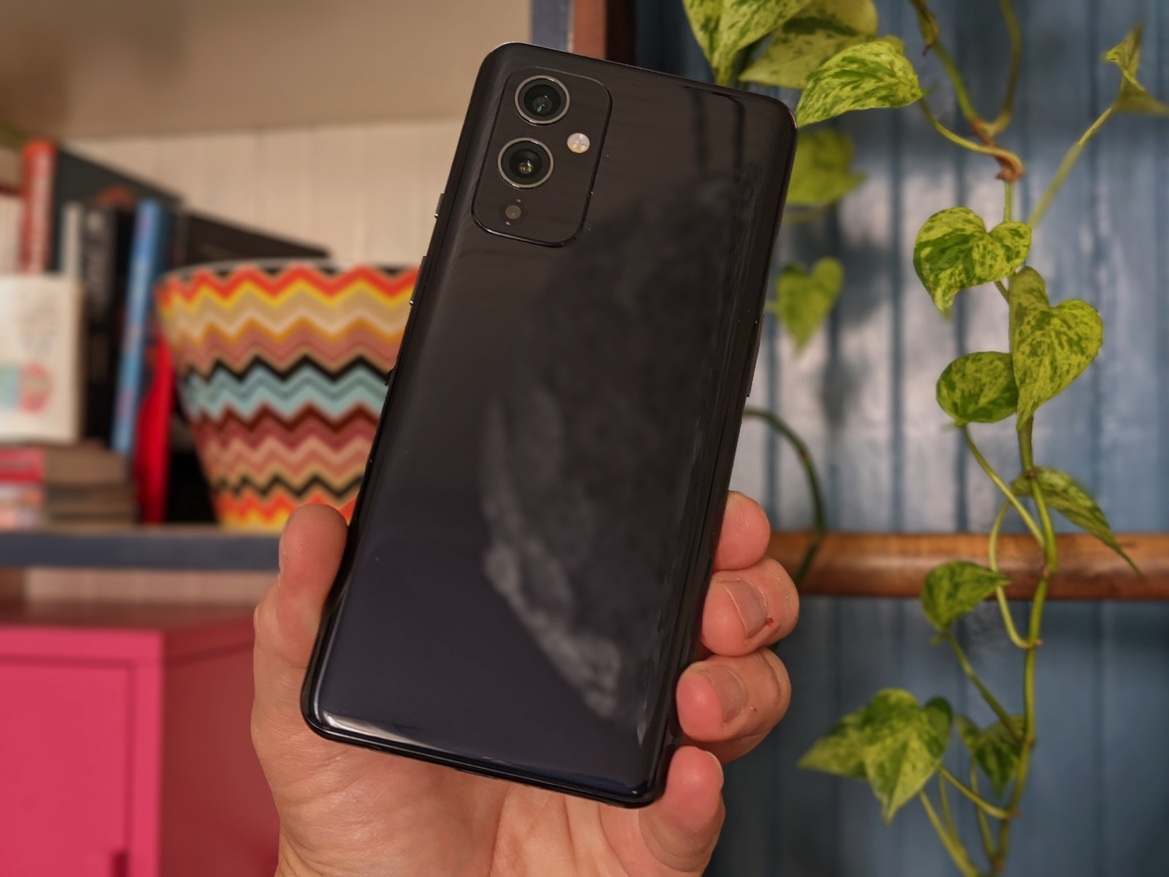 OnePlus 9 and 9 Pro Review: Great 5G Flagships With A Catch
