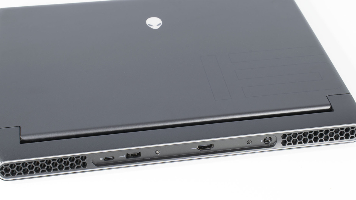 Alienware m15 Ryzen Edition R5 Review: Zen 3 Laptop Invasion