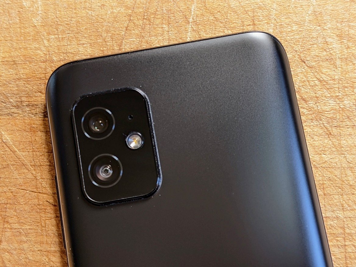 ASUS Zenfone 8 Review: The Tiny But Mighty Android