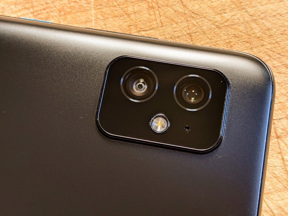 ASUS Zenfone 8 Review: The Tiny But Mighty Android