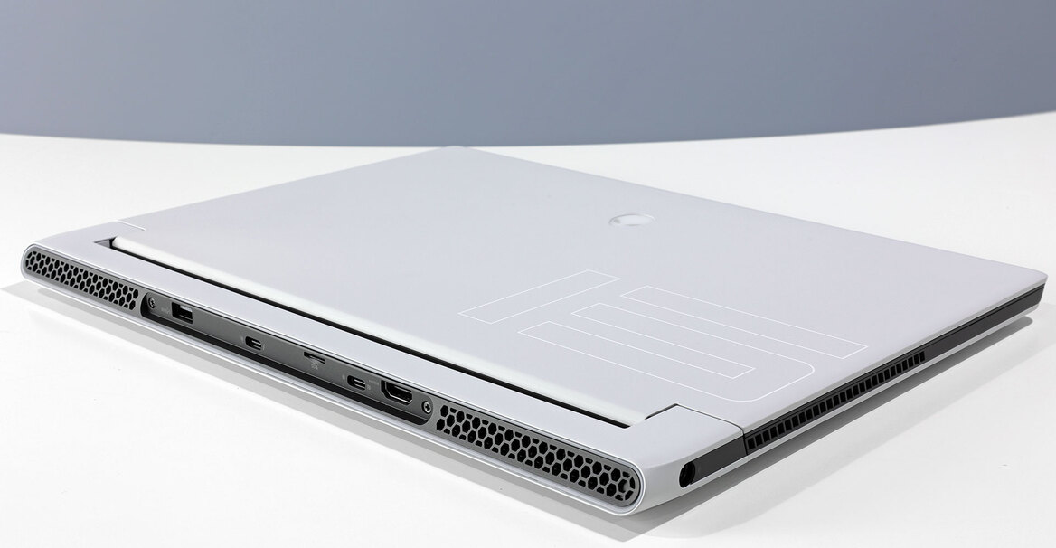 Alienware X15 Gaming Laptop Review: A Svelte Stunner With Caveats