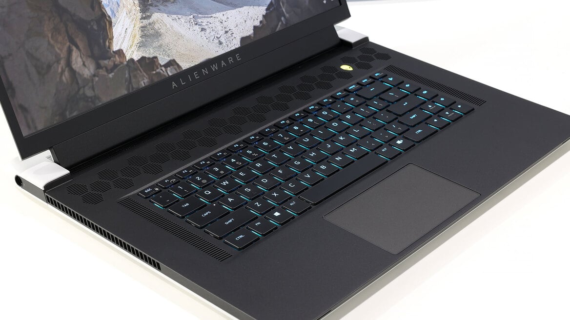 Alienware x17 R2 Review: An Alder Lake-H And RTX 3080 Ti Gaming Battleship